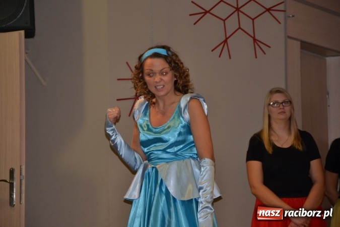 Zdjęcie w galerii na portalu naszraciborz.pl: Mikołajkowy Kopciuszek po śląsku w Tworkowie wiadomości z regionu