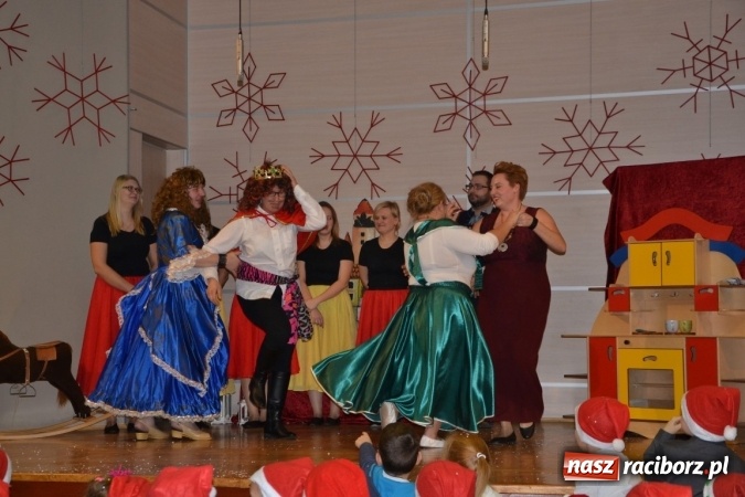 Zdjęcie w galerii na portalu naszraciborz.pl: Mikołajkowy Kopciuszek po śląsku w Tworkowie wiadomości z regionu