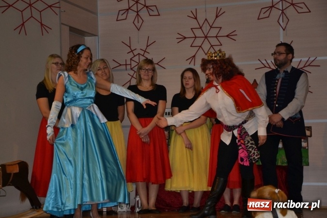 Zdjęcie w galerii na portalu naszraciborz.pl: Mikołajkowy Kopciuszek po śląsku w Tworkowie wiadomości z regionu