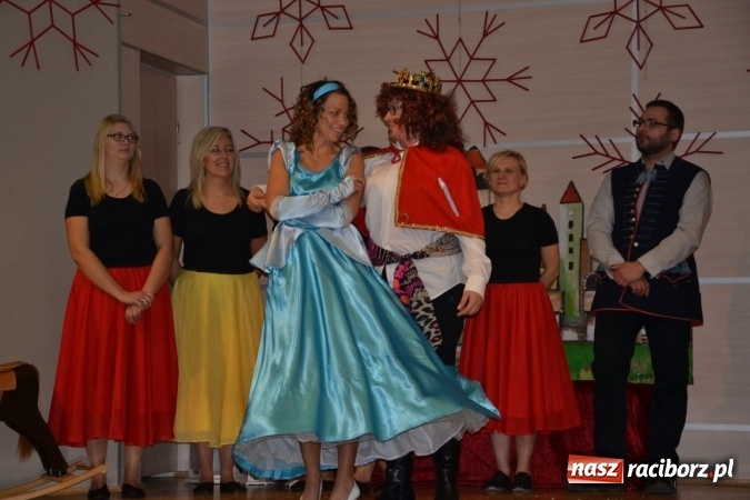 Zdjęcie w galerii na portalu naszraciborz.pl: Mikołajkowy Kopciuszek po śląsku w Tworkowie wiadomości z regionu