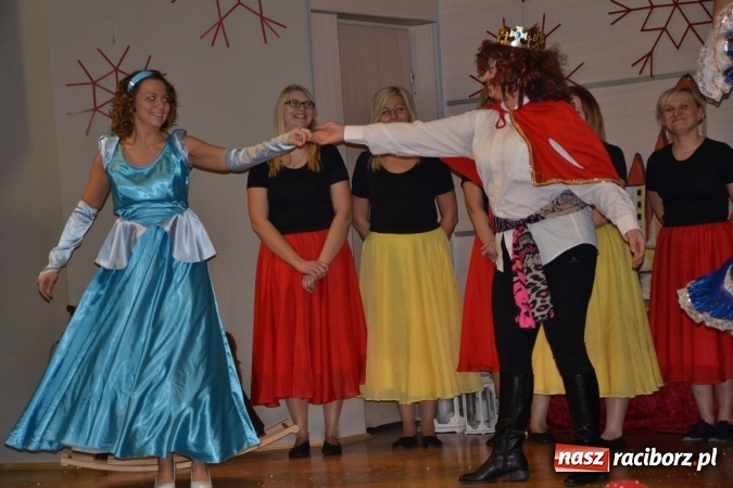 Zdjęcie w galerii na portalu naszraciborz.pl: Mikołajkowy Kopciuszek po śląsku w Tworkowie wiadomości z regionu