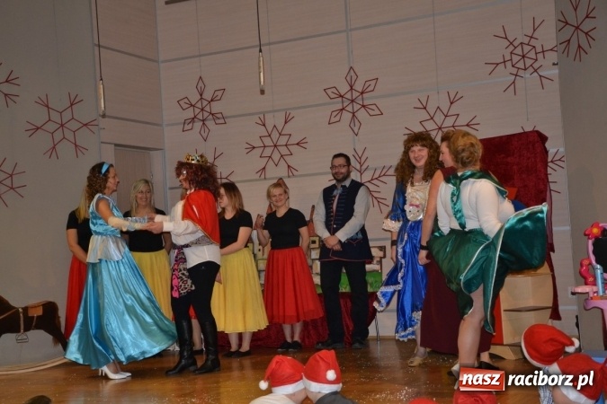 Zdjęcie w galerii na portalu naszraciborz.pl: Mikołajkowy Kopciuszek po śląsku w Tworkowie wiadomości z regionu