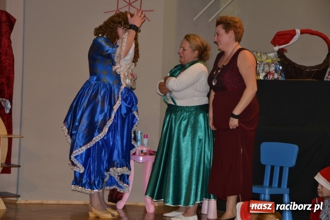 Zdjęcie w galerii na portalu naszraciborz.pl: Mikołajkowy Kopciuszek po śląsku w Tworkowie wiadomości z regionu