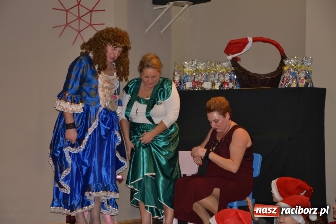 Zdjęcie w galerii na portalu naszraciborz.pl: Mikołajkowy Kopciuszek po śląsku w Tworkowie wiadomości z regionu