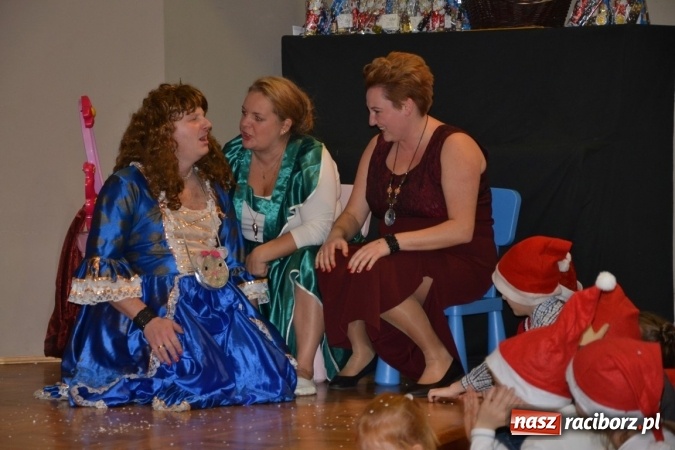 Zdjęcie w galerii na portalu naszraciborz.pl: Mikołajkowy Kopciuszek po śląsku w Tworkowie wiadomości z regionu