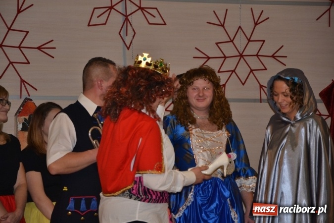 Zdjęcie w galerii na portalu naszraciborz.pl: Mikołajkowy Kopciuszek po śląsku w Tworkowie wiadomości z regionu