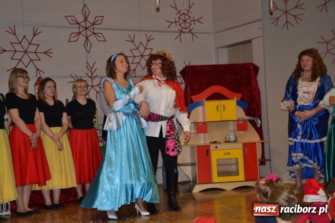 Zdjęcie w galerii na portalu naszraciborz.pl: Mikołajkowy Kopciuszek po śląsku w Tworkowie wiadomości z regionu