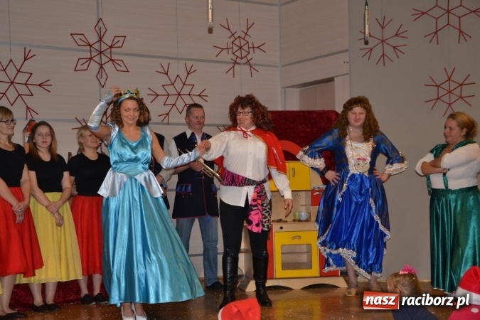 Zdjęcie w galerii na portalu naszraciborz.pl: Mikołajkowy Kopciuszek po śląsku w Tworkowie wiadomości z regionu