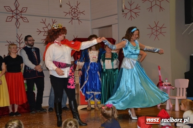 Zdjęcie w galerii na portalu naszraciborz.pl: Mikołajkowy Kopciuszek po śląsku w Tworkowie wiadomości z regionu