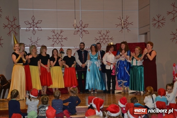 Zdjęcie w galerii na portalu naszraciborz.pl: Mikołajkowy Kopciuszek po śląsku w Tworkowie wiadomości z regionu