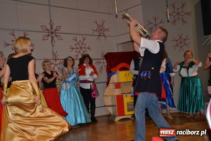 Zdjęcie w galerii na portalu naszraciborz.pl: Mikołajkowy Kopciuszek po śląsku w Tworkowie wiadomości z regionu