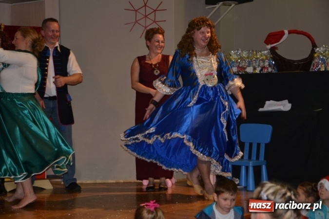 Zdjęcie w galerii na portalu naszraciborz.pl: Mikołajkowy Kopciuszek po śląsku w Tworkowie wiadomości z regionu