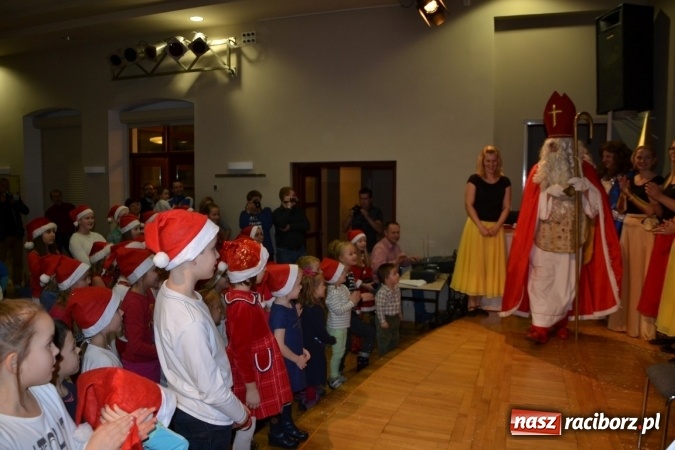 Zdjęcie w galerii na portalu naszraciborz.pl: Mikołajkowy Kopciuszek po śląsku w Tworkowie wiadomości z regionu