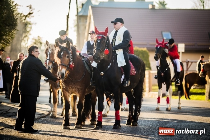 Zdjęcie w galerii na portalu naszraciborz.pl: Procesja konna ku czci św. Mikołaja w Krzanowicach wiadomości z regionu