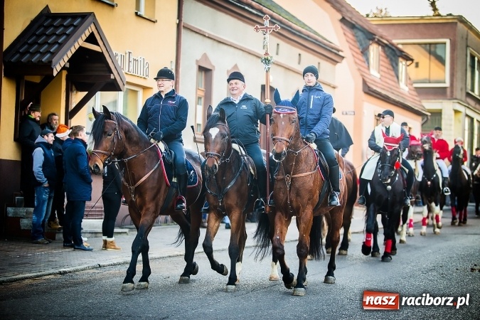 Zdjęcie w galerii na portalu naszraciborz.pl: Procesja konna ku czci św. Mikołaja w Krzanowicach wiadomości z regionu