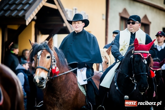 Zdjęcie w galerii na portalu naszraciborz.pl: Procesja konna ku czci św. Mikołaja w Krzanowicach wiadomości z regionu