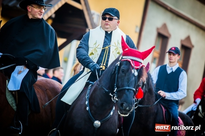 Zdjęcie w galerii na portalu naszraciborz.pl: Procesja konna ku czci św. Mikołaja w Krzanowicach wiadomości z regionu