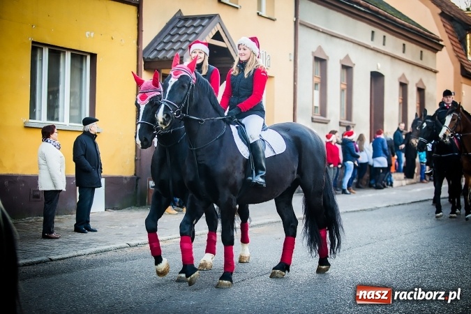 Zdjęcie w galerii na portalu naszraciborz.pl: Procesja konna ku czci św. Mikołaja w Krzanowicach wiadomości z regionu