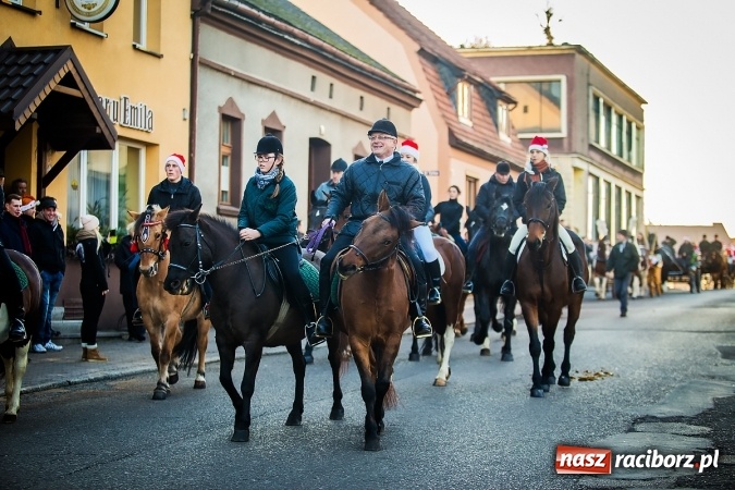 Zdjęcie w galerii na portalu naszraciborz.pl: Procesja konna ku czci św. Mikołaja w Krzanowicach wiadomości z regionu