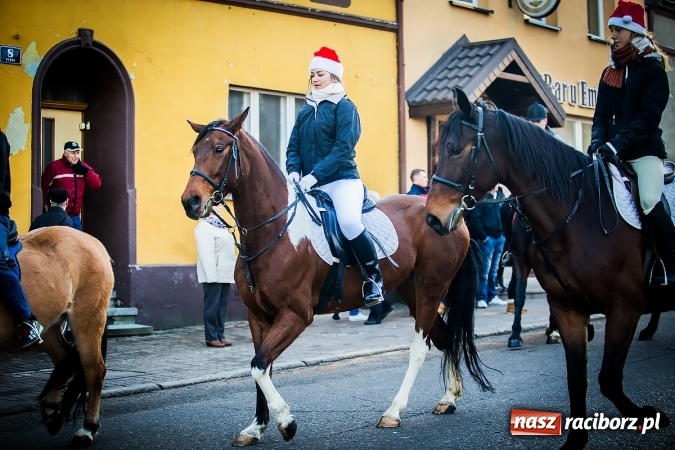 Zdjęcie w galerii na portalu naszraciborz.pl: Procesja konna ku czci św. Mikołaja w Krzanowicach wiadomości z regionu