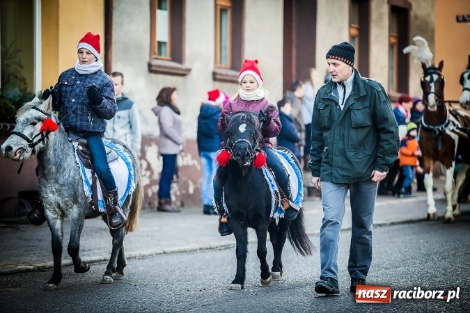 Zdjęcie w galerii na portalu naszraciborz.pl: Procesja konna ku czci św. Mikołaja w Krzanowicach wiadomości z regionu