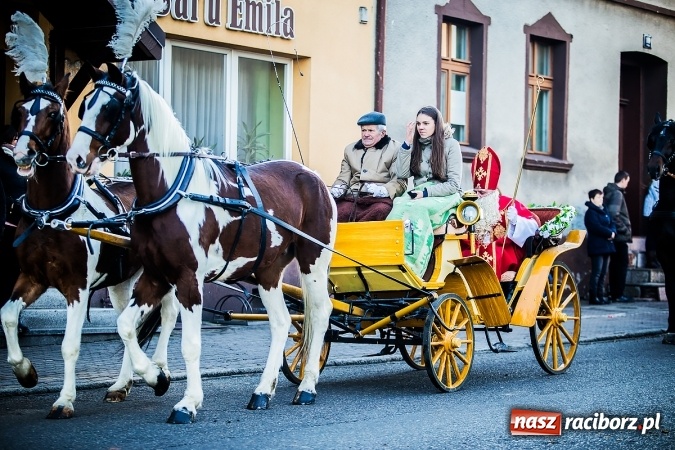 Zdjęcie w galerii na portalu naszraciborz.pl: Procesja konna ku czci św. Mikołaja w Krzanowicach wiadomości z regionu