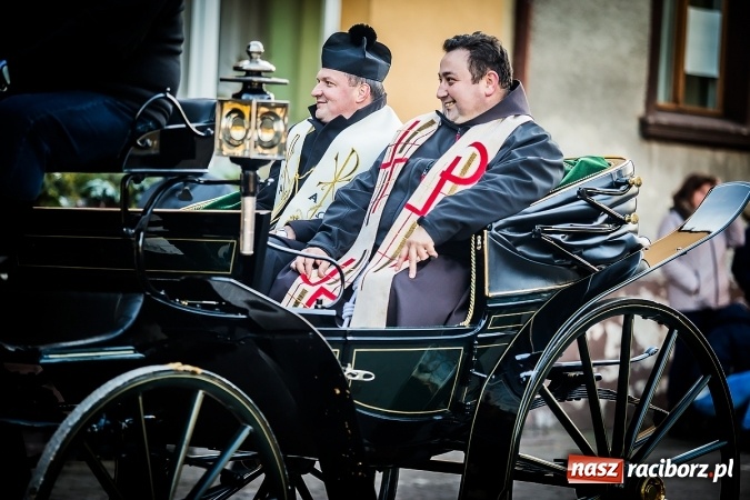 Zdjęcie w galerii na portalu naszraciborz.pl: Procesja konna ku czci św. Mikołaja w Krzanowicach wiadomości z regionu