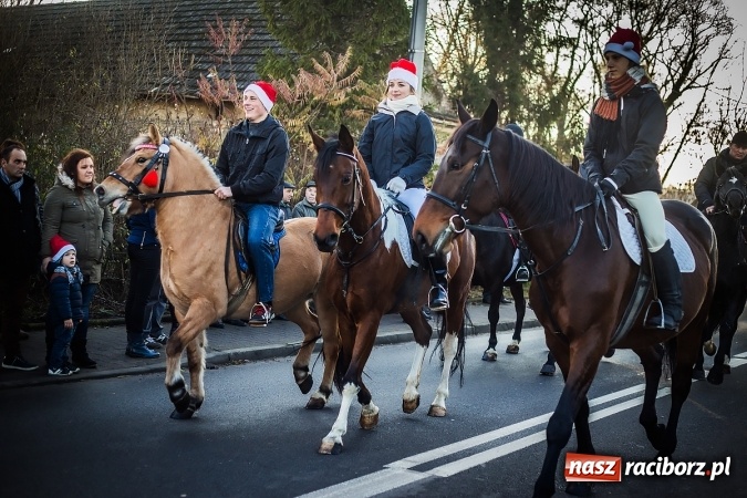 Zdjęcie w galerii na portalu naszraciborz.pl: Procesja konna ku czci św. Mikołaja w Krzanowicach wiadomości z regionu