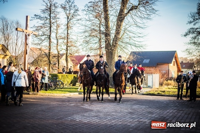 Zdjęcie w galerii na portalu naszraciborz.pl: Procesja konna ku czci św. Mikołaja w Krzanowicach wiadomości z regionu