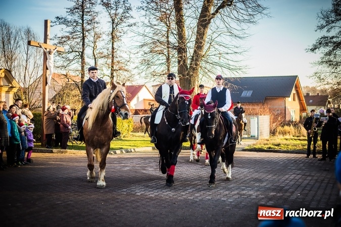 Zdjęcie w galerii na portalu naszraciborz.pl: Procesja konna ku czci św. Mikołaja w Krzanowicach wiadomości z regionu