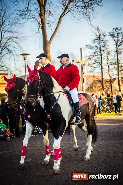 Zdjęcie w galerii na portalu naszraciborz.pl: Procesja konna ku czci św. Mikołaja w Krzanowicach wiadomości z regionu
