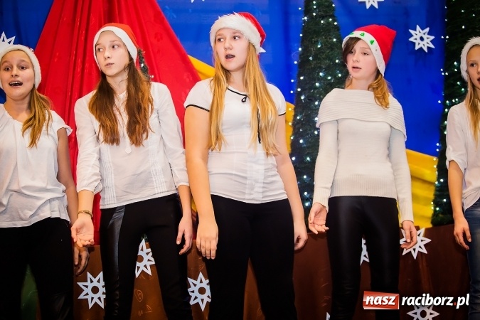 Zdjęcie w galerii na portalu naszraciborz.pl: Kiermasz Świąteczny w Krzanowicach wiadomości z regionu