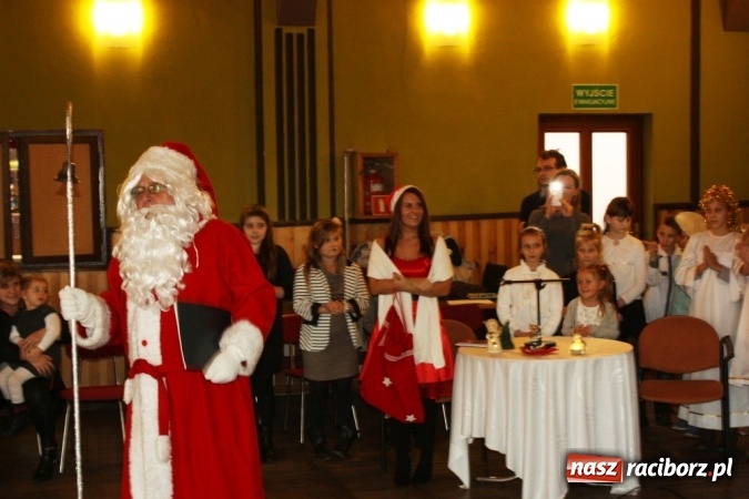 Zdjęcie w galerii na portalu naszraciborz.pl: Mikołaj spotkał się z dziećmi w DK Borucin wiadomości z regionu