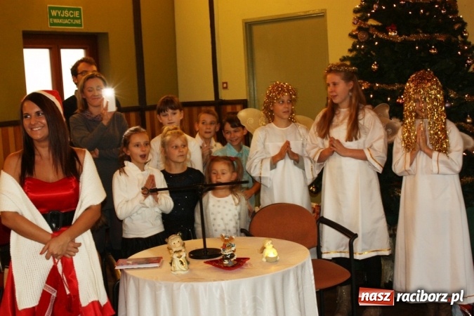 Zdjęcie w galerii na portalu naszraciborz.pl: Mikołaj spotkał się z dziećmi w DK Borucin wiadomości z regionu