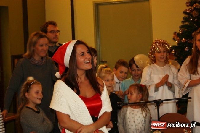 Zdjęcie w galerii na portalu naszraciborz.pl: Mikołaj spotkał się z dziećmi w DK Borucin wiadomości z regionu