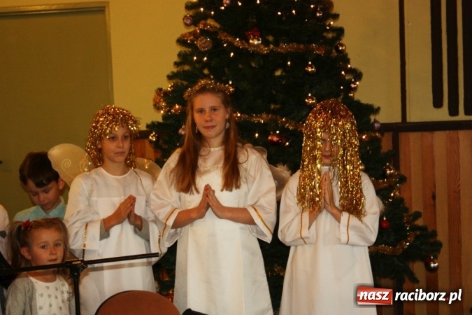 Zdjęcie w galerii na portalu naszraciborz.pl: Mikołaj spotkał się z dziećmi w DK Borucin wiadomości z regionu