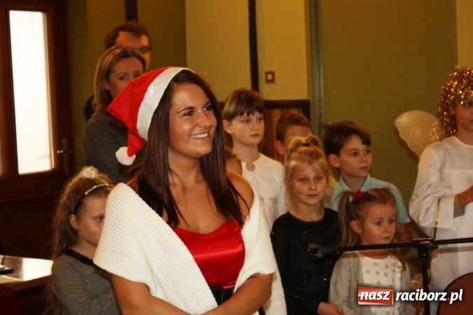 Zdjęcie w galerii na portalu naszraciborz.pl: Mikołaj spotkał się z dziećmi w DK Borucin wiadomości z regionu