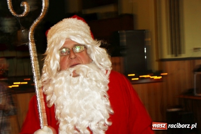 Zdjęcie w galerii na portalu naszraciborz.pl: Mikołaj spotkał się z dziećmi w DK Borucin wiadomości z regionu