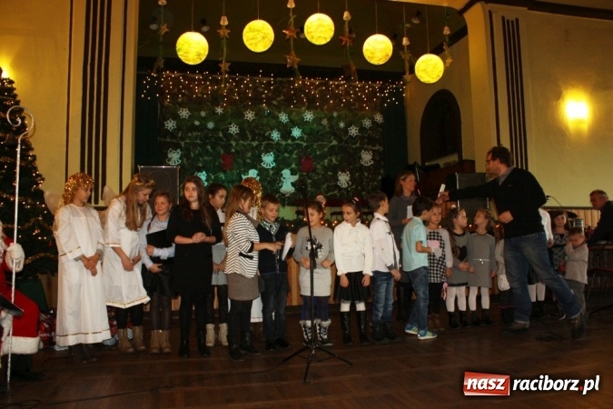 Zdjęcie w galerii na portalu naszraciborz.pl: Mikołaj spotkał się z dziećmi w DK Borucin wiadomości z regionu