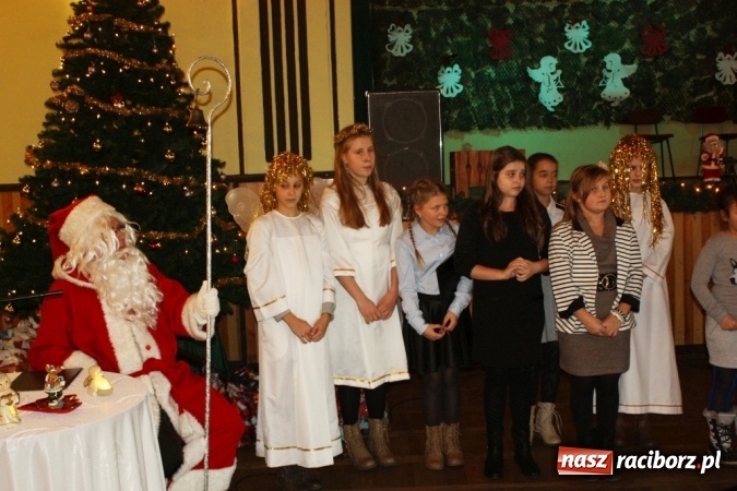 Zdjęcie w galerii na portalu naszraciborz.pl: Mikołaj spotkał się z dziećmi w DK Borucin wiadomości z regionu