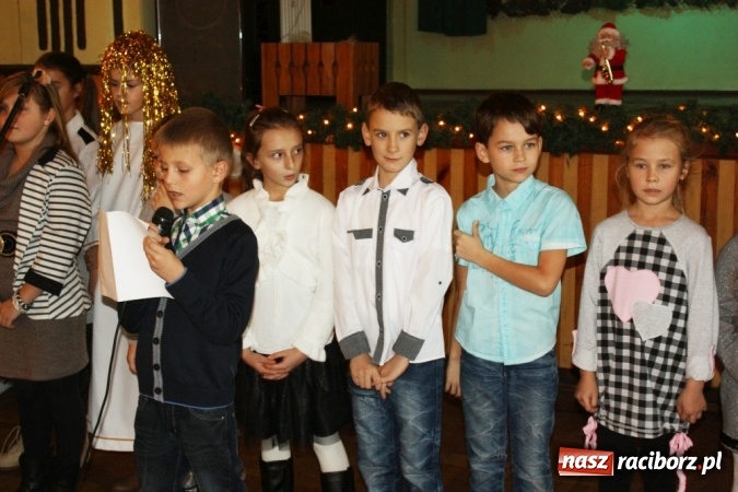 Zdjęcie w galerii na portalu naszraciborz.pl: Mikołaj spotkał się z dziećmi w DK Borucin wiadomości z regionu