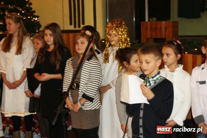 Zdjęcie w galerii na portalu naszraciborz.pl: Mikołaj spotkał się z dziećmi w DK Borucin wiadomości z regionu