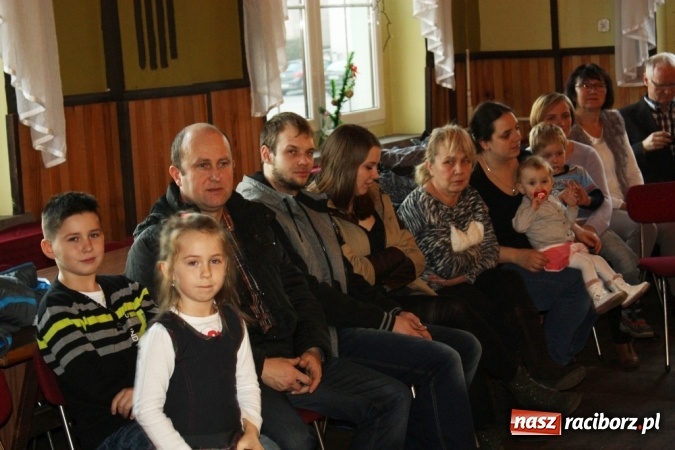 Zdjęcie w galerii na portalu naszraciborz.pl: Mikołaj spotkał się z dziećmi w DK Borucin wiadomości z regionu