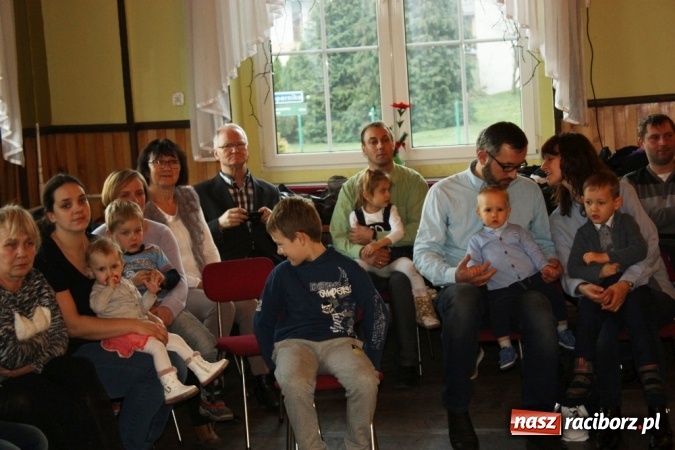 Zdjęcie w galerii na portalu naszraciborz.pl: Mikołaj spotkał się z dziećmi w DK Borucin wiadomości z regionu