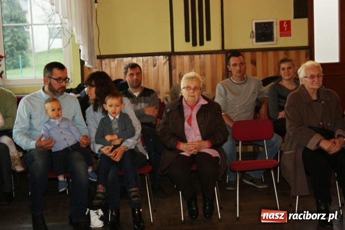 Zdjęcie w galerii na portalu naszraciborz.pl: Mikołaj spotkał się z dziećmi w DK Borucin wiadomości z regionu