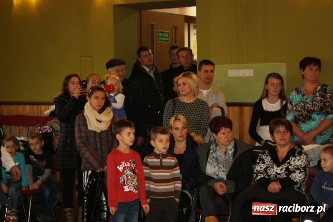 Zdjęcie w galerii na portalu naszraciborz.pl: Mikołaj spotkał się z dziećmi w DK Borucin wiadomości z regionu