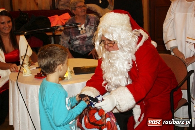Zdjęcie w galerii na portalu naszraciborz.pl: Mikołaj spotkał się z dziećmi w DK Borucin wiadomości z regionu