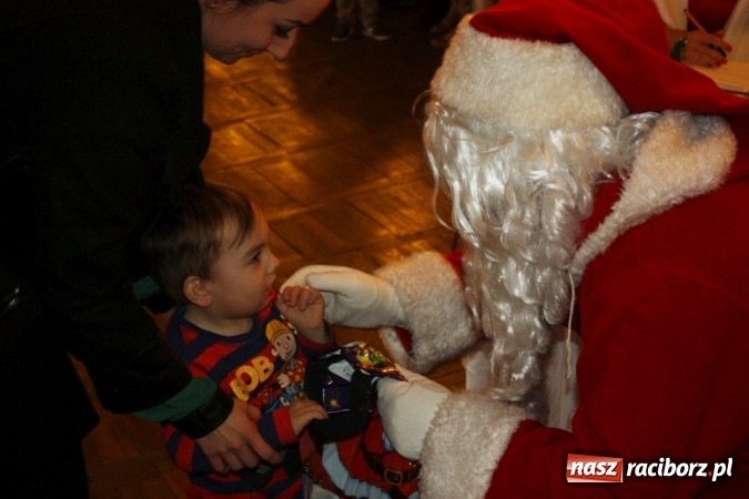 Zdjęcie w galerii na portalu naszraciborz.pl: Mikołaj spotkał się z dziećmi w DK Borucin wiadomości z regionu