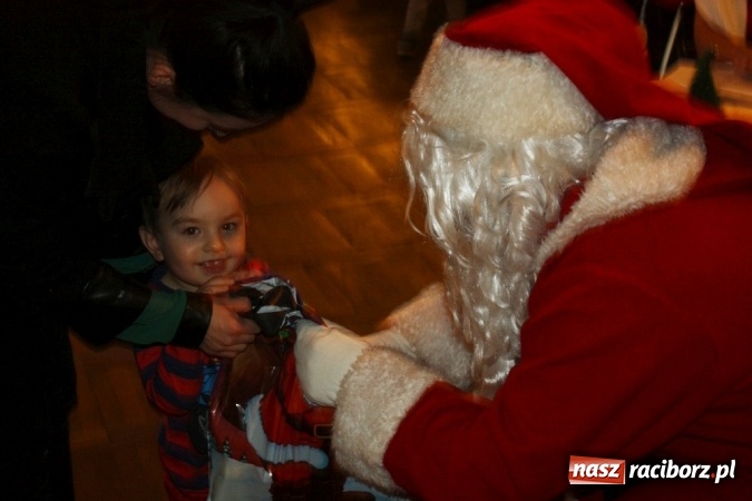 Zdjęcie w galerii na portalu naszraciborz.pl: Mikołaj spotkał się z dziećmi w DK Borucin wiadomości z regionu