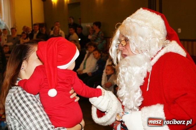 Zdjęcie w galerii na portalu naszraciborz.pl: Mikołaj spotkał się z dziećmi w DK Borucin wiadomości z regionu